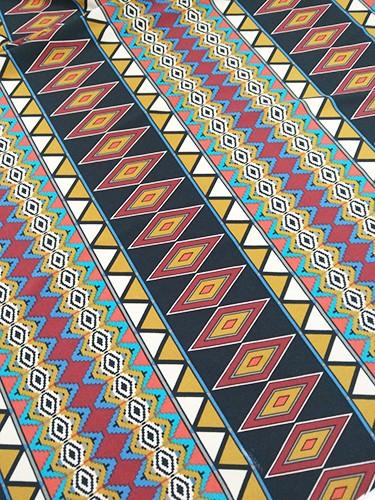 susana escribano Patron minifalda + tejido estampado geometrico COMPRAR AHORA