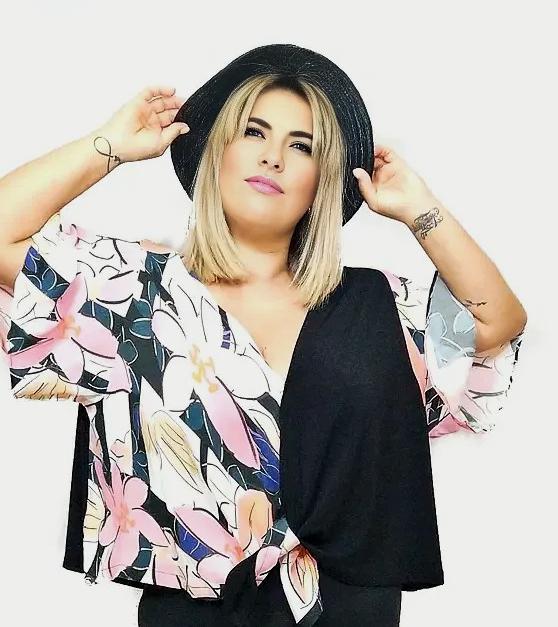 susana escribano Blusa combinada dos colores. Rebajas tallas grandes En oferta