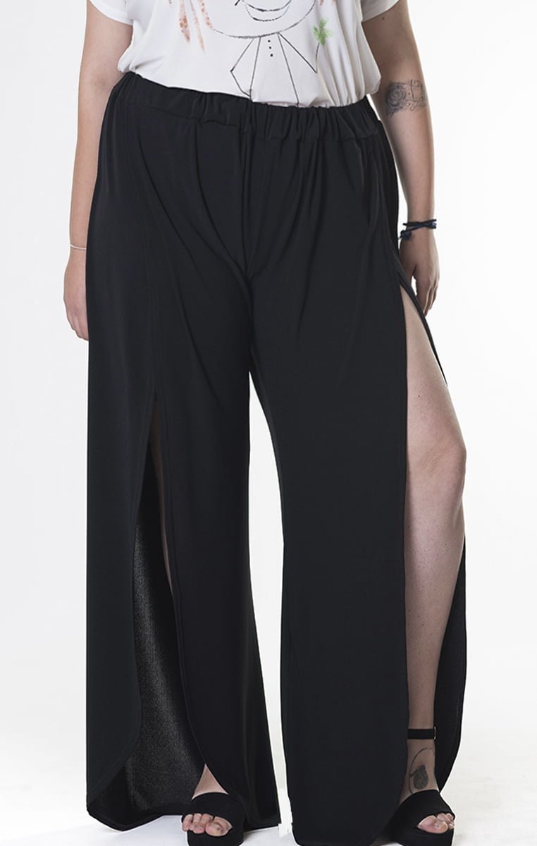 susana escribano Pantalon negro con abertural central Precio de fábrica