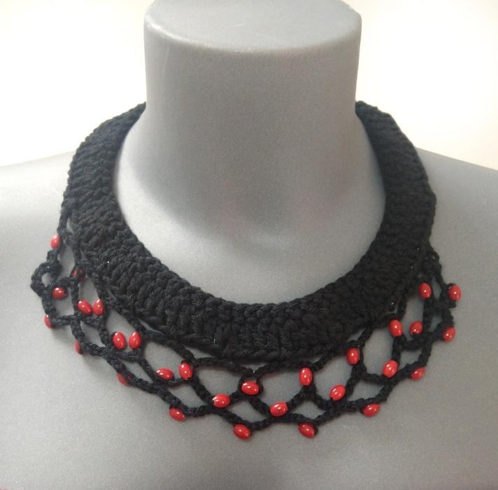 susana escribano Collares de ganchillo. Regalo San Valentin En oferta