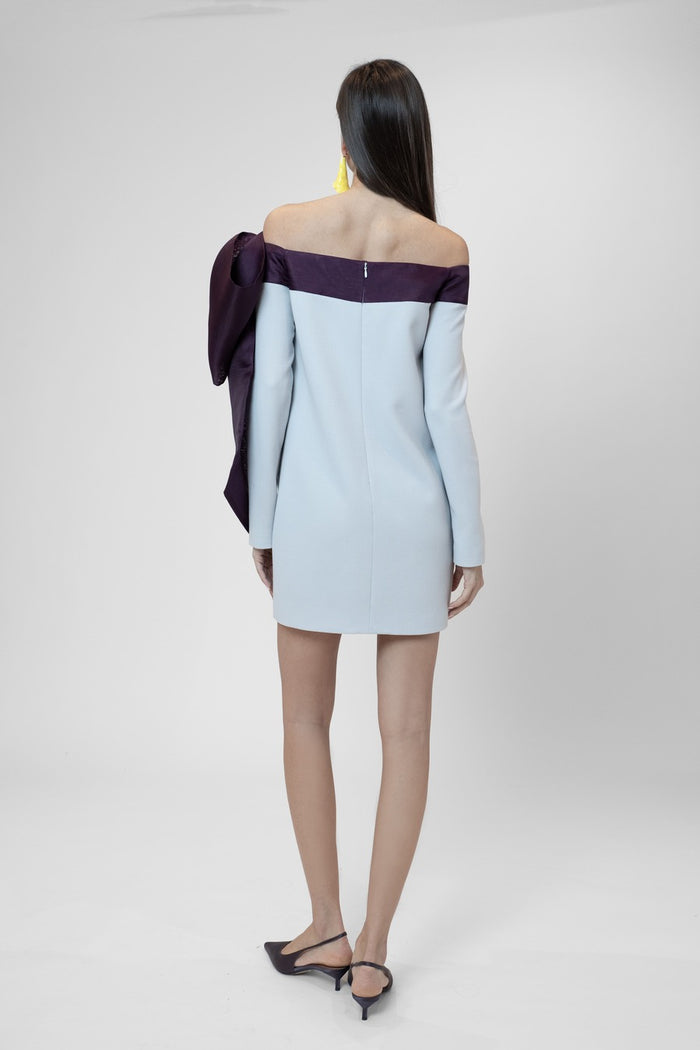 the 2nd skin co. Vestido mini strapless con mangas y detalle de lazo Últimos 2 días