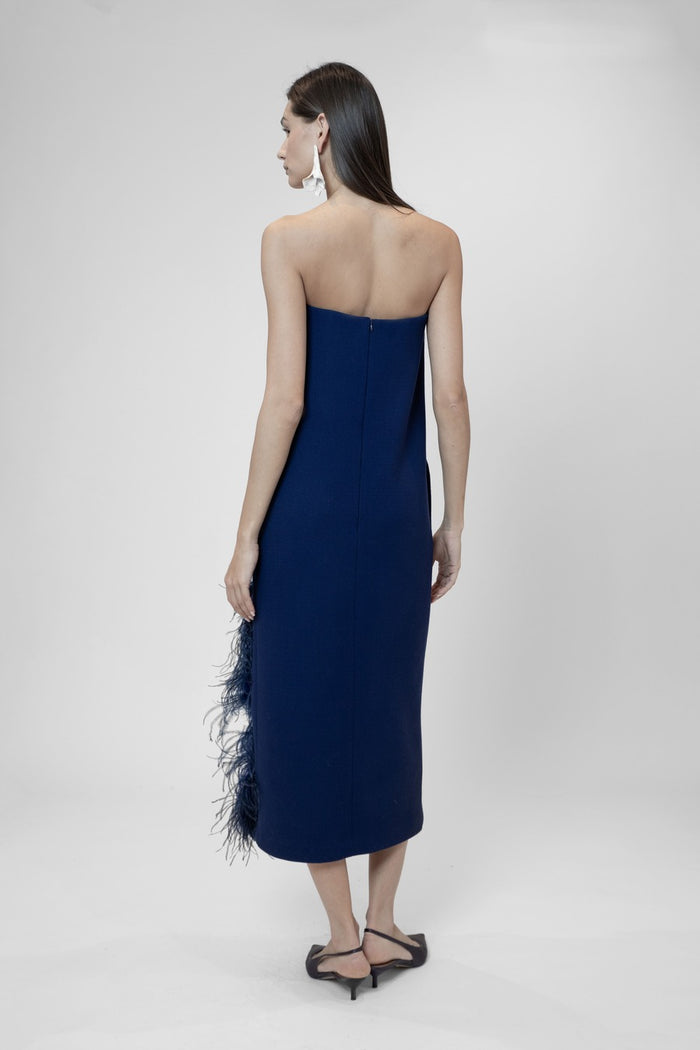 the 2nd skin co. Vestido midi strapless con abertura lateral y plumas Precio de fábrica
