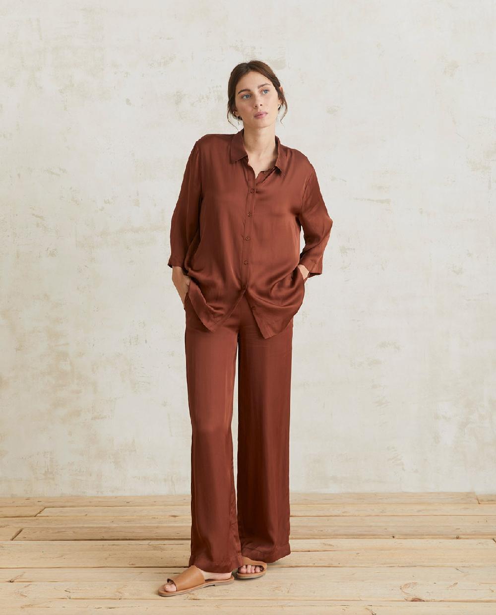 yerse Pantalones satén fluidos chocolate Envío gratis