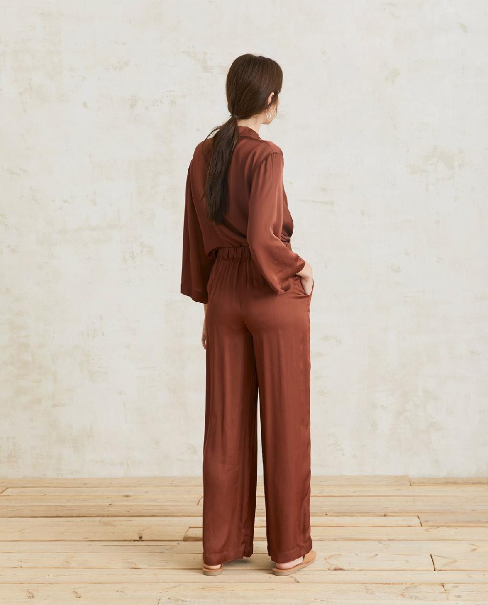 yerse Pantalones satén fluidos chocolate Envío gratis