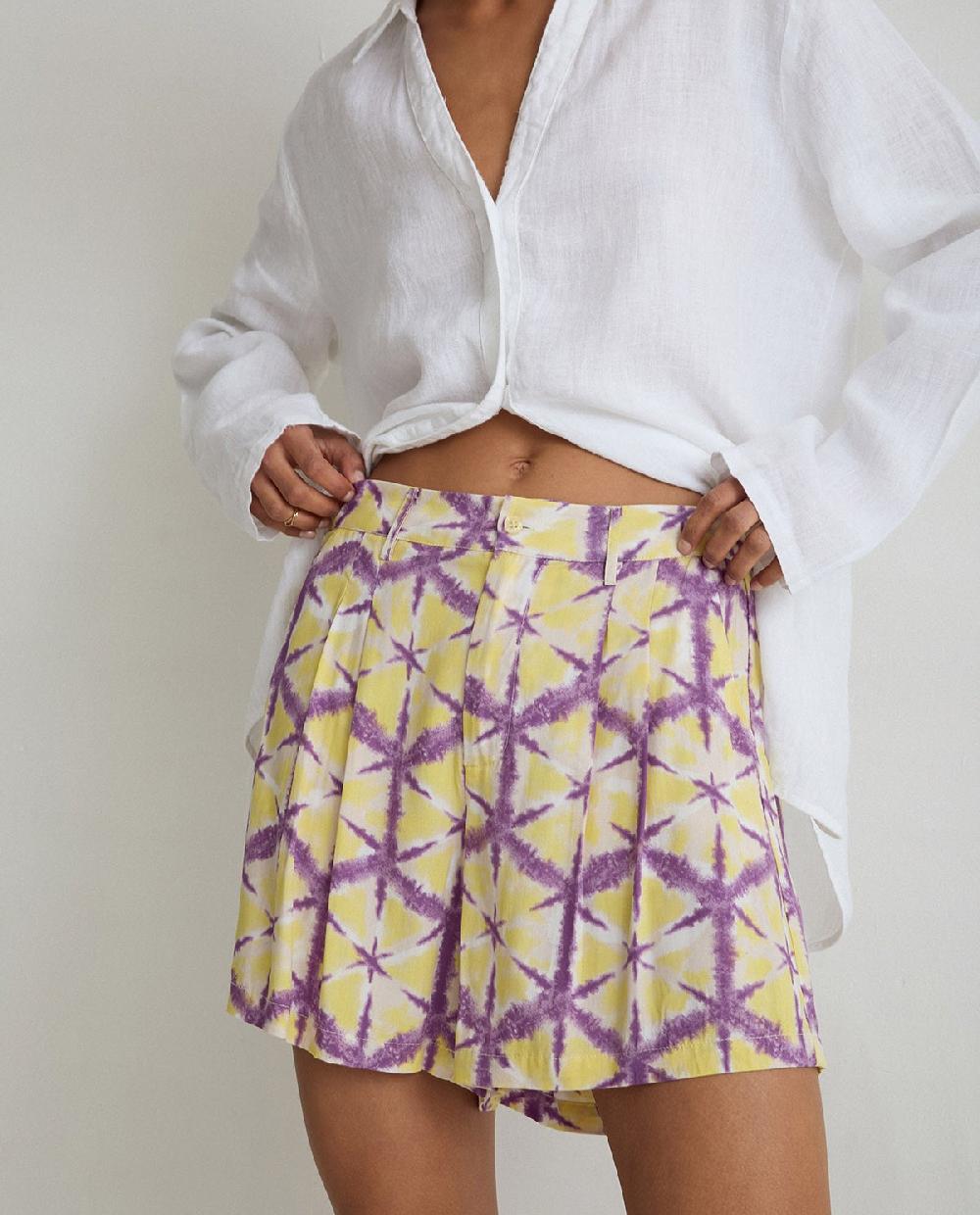 yerse Shorts fluidos tie dye amarillo 2025