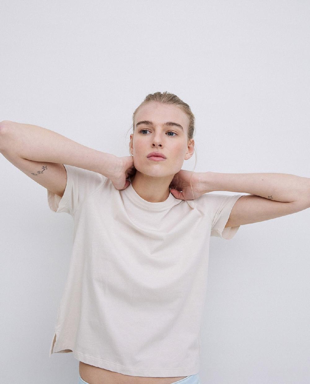 yerse Camiseta básica cuello redondo beige Descuento
