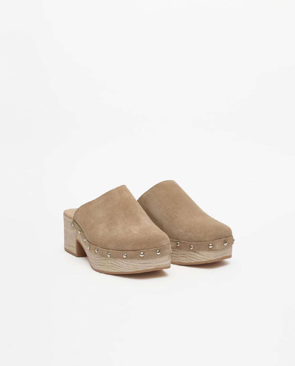 yerse Zuecos tachuelas beige oscuro Precio ultrabajo