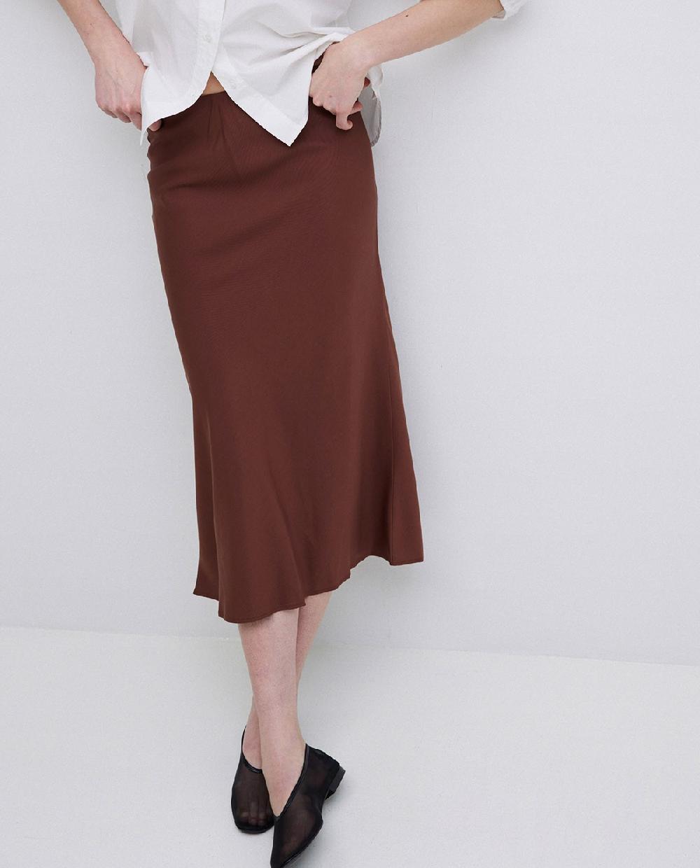 yerse Falda midi tencel chocolate Solo hoy