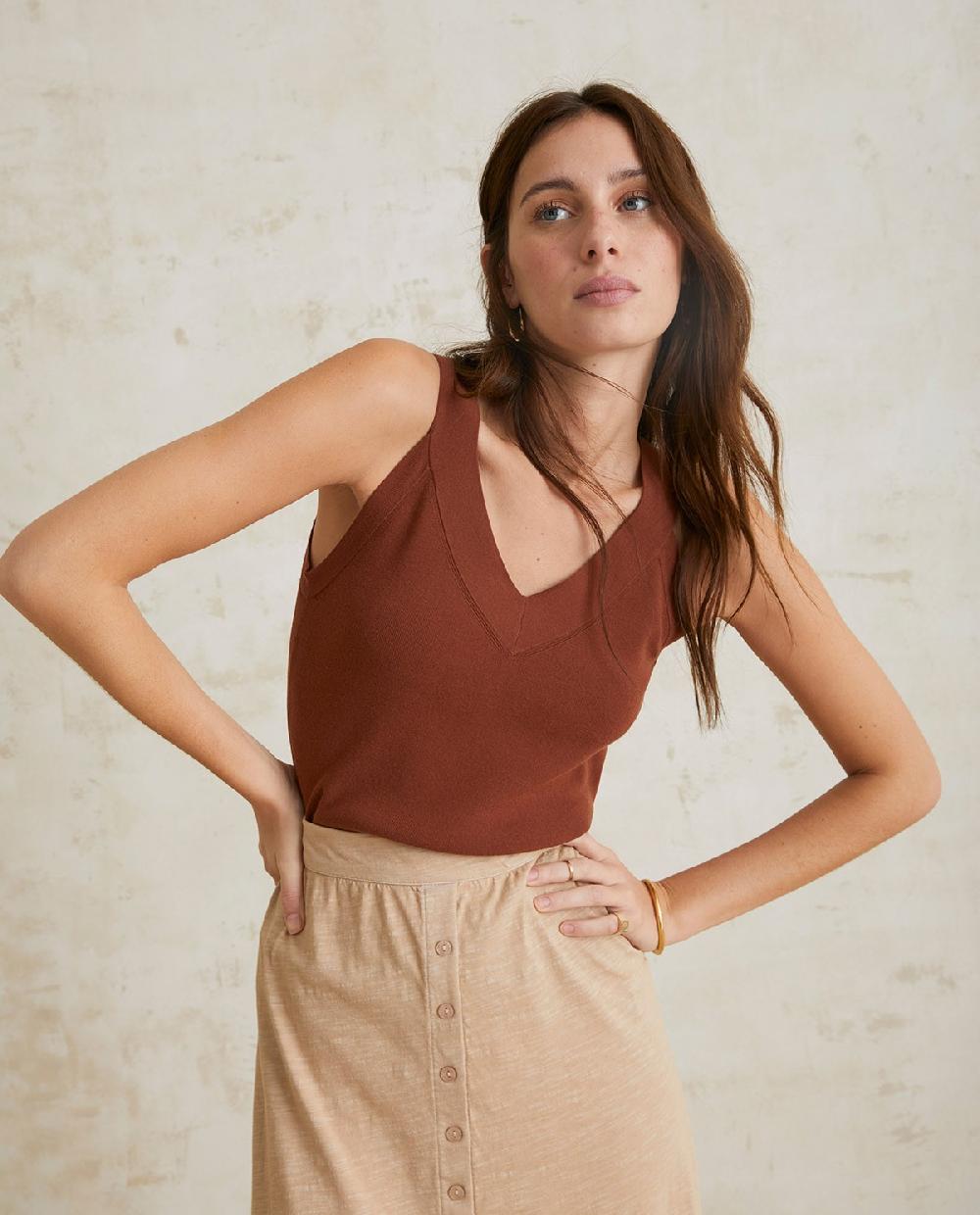 yerse Top punto cuello pico chocolate Ofertas
