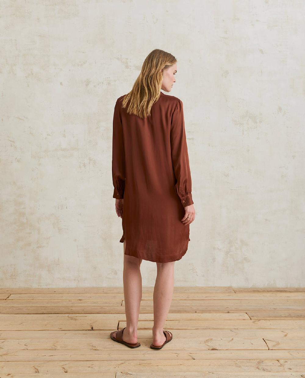 yerse Vestido satén manga larga chocolate Liquidación