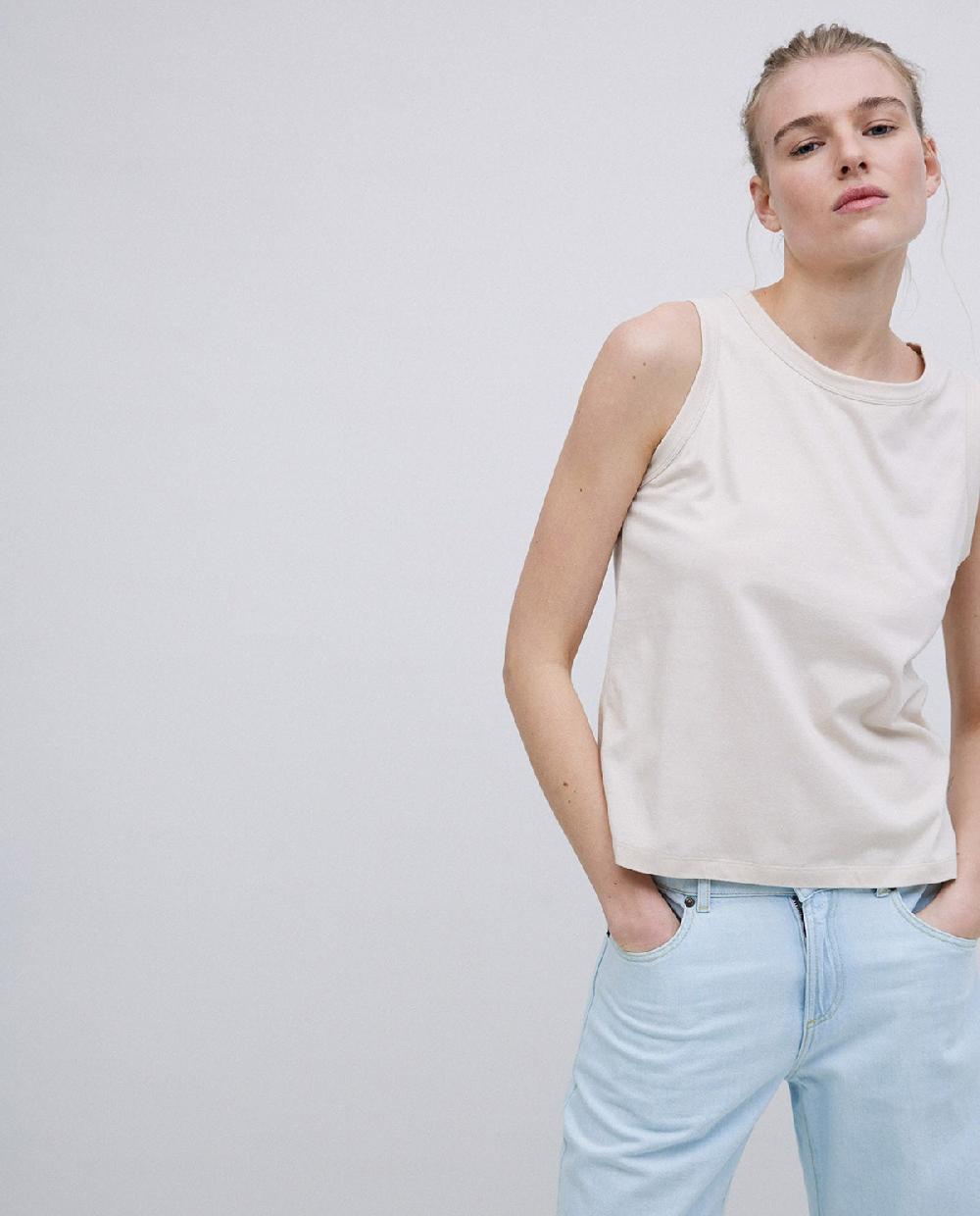 yerse Top básico escote redondo beige En oferta