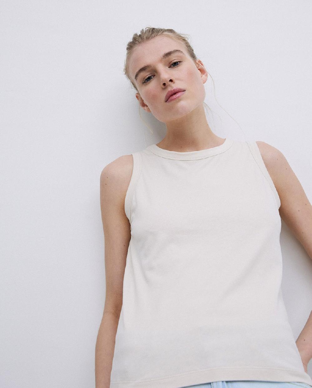 yerse Top básico escote redondo beige En oferta