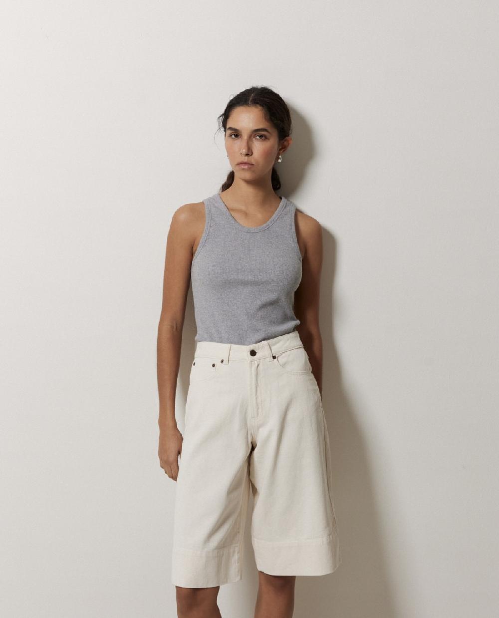 yerse Top canalé 100% algodón orgánico gris claro Última moda