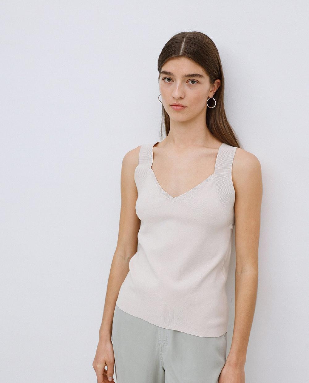 yerse Top escote pico tirantes anchos beige Ofertas de temporada