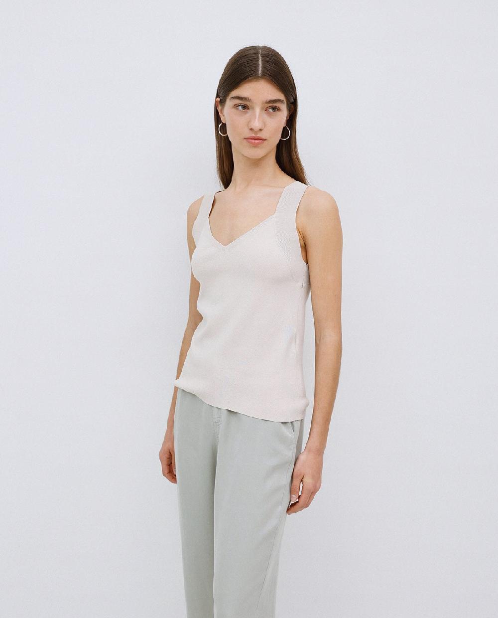yerse Top escote pico tirantes anchos beige Ofertas de temporada