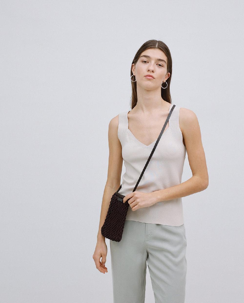 yerse Top escote pico tirantes anchos beige Ofertas de temporada