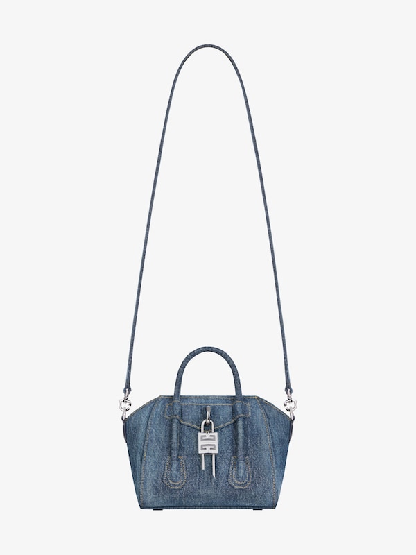 Givenchy Antigona Toy Lock bag in washed denim Devoluciones gratuitas