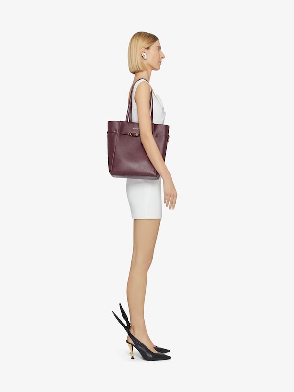 Givenchy Small Voyou tote bag in leather Envío gratis