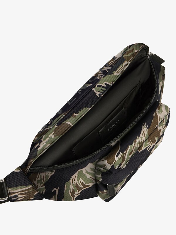 Givenchy Essential U belt bag in nylon with camo print Promoción trimestral