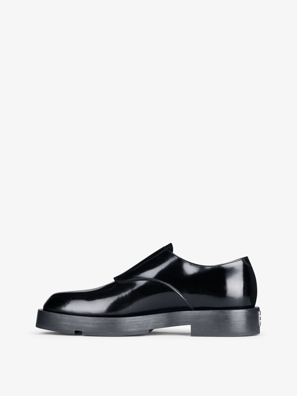 Givenchy Squared derbies in leather with 4G buckle Mejor oferta