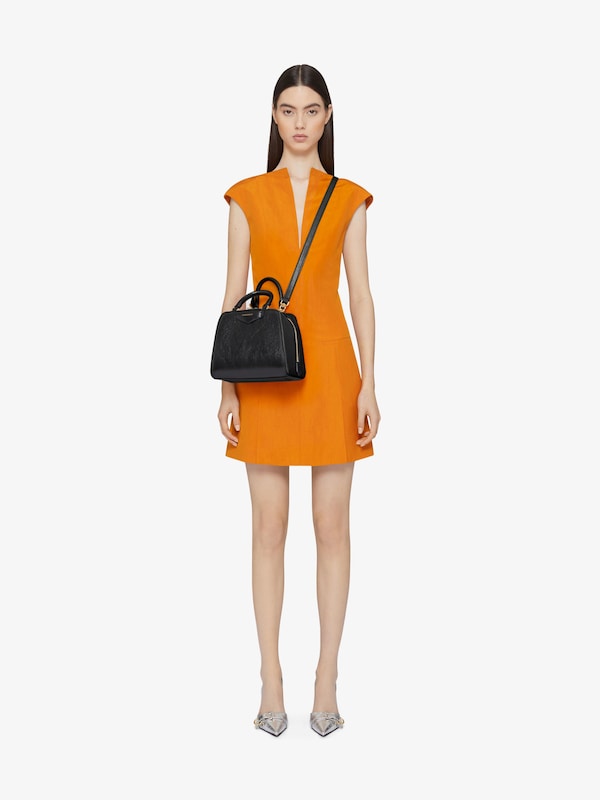 Givenchy Mini Antigona Cube bag in leather Tienda