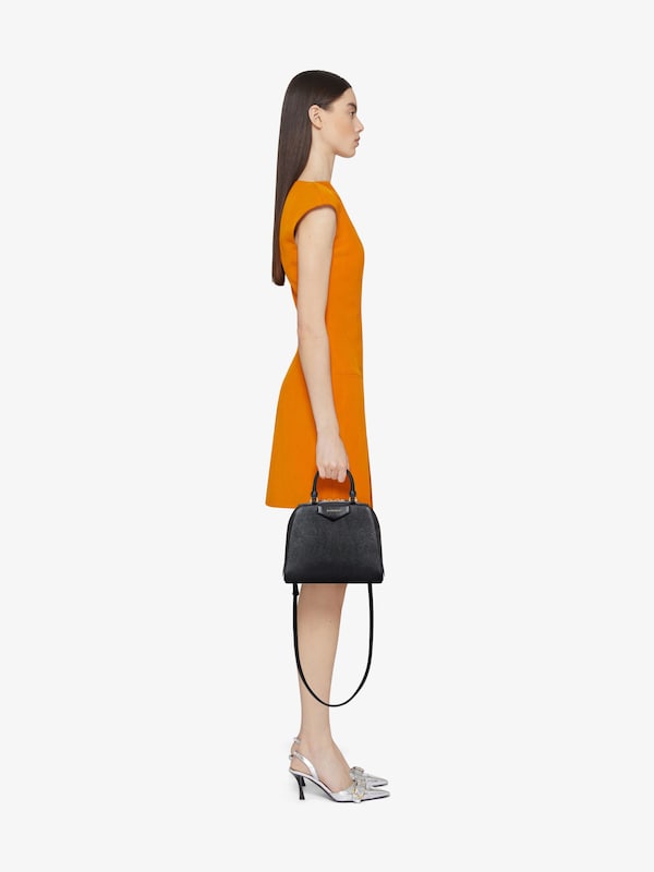Givenchy Mini Antigona Cube bag in leather Tienda