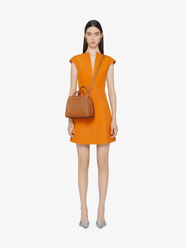 Givenchy Mini Antigona Cube bag in leather Tienda