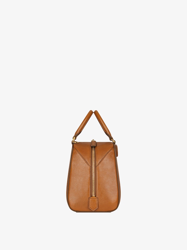 Givenchy Mini Antigona Cube bag in leather Tienda