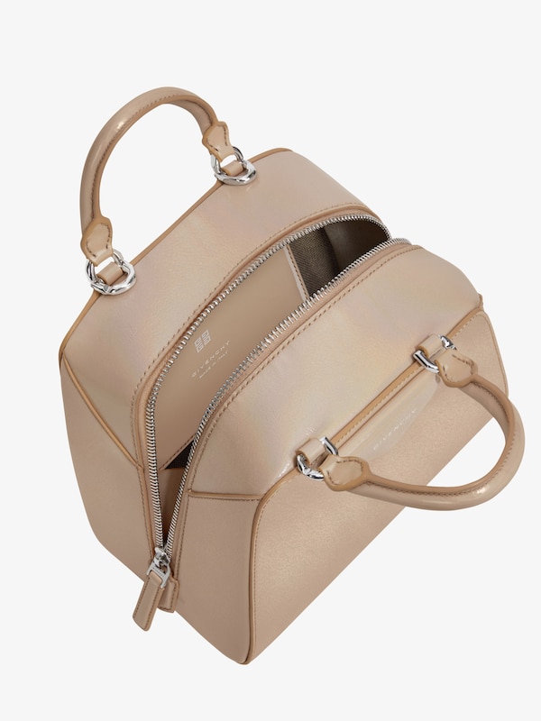 Givenchy Nano Antigona Cube bag in pearly leather Rebajas online