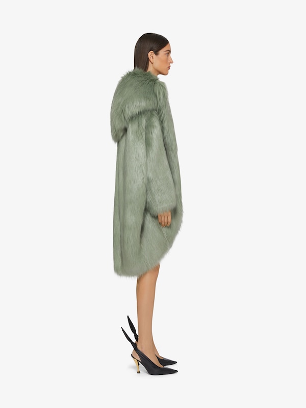 Givenchy Oversized coat in faux fur Liquidación