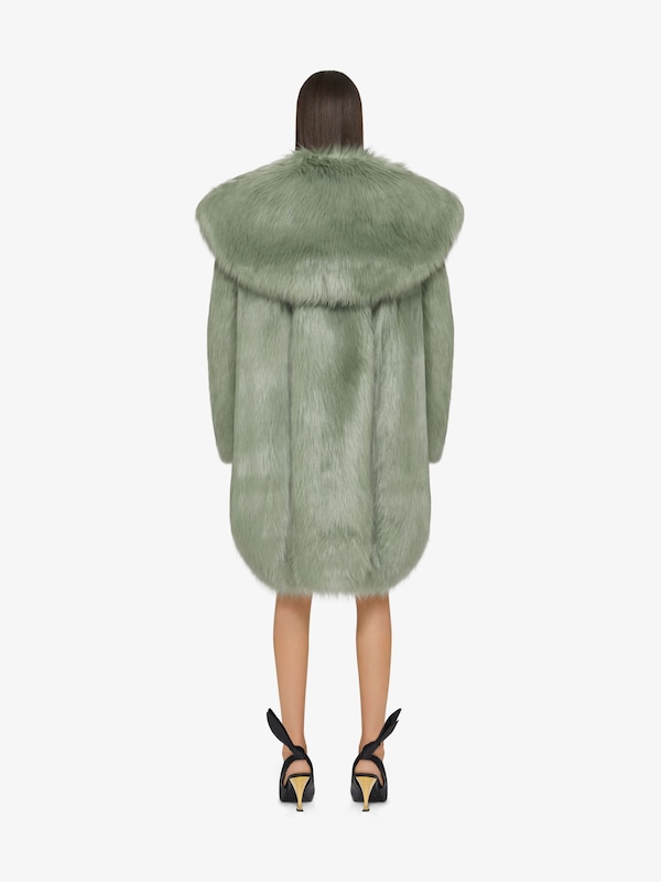 Givenchy Oversized coat in faux fur Liquidación