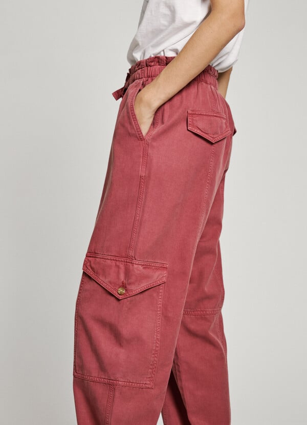Pepe Jeans pantalón cargo teñido en prenda Última moda