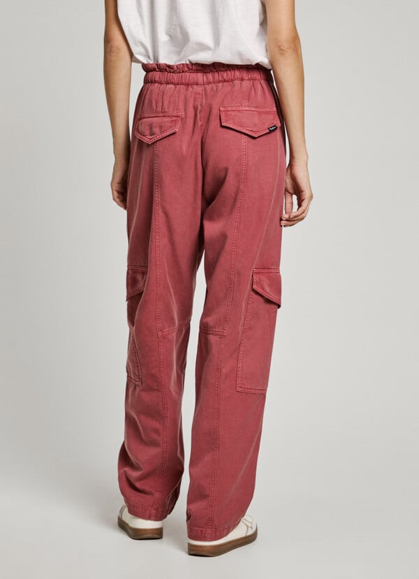Pepe Jeans pantalón cargo teñido en prenda Última moda