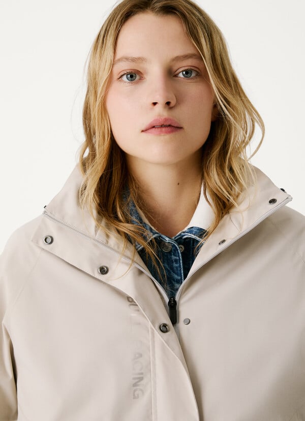 Pepe Jeans chaqueta con capucha plegable Descuento